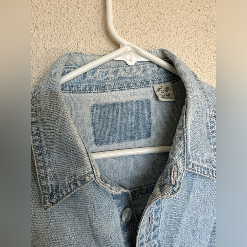 Levi’s Denim button up - Picture 3 of 4